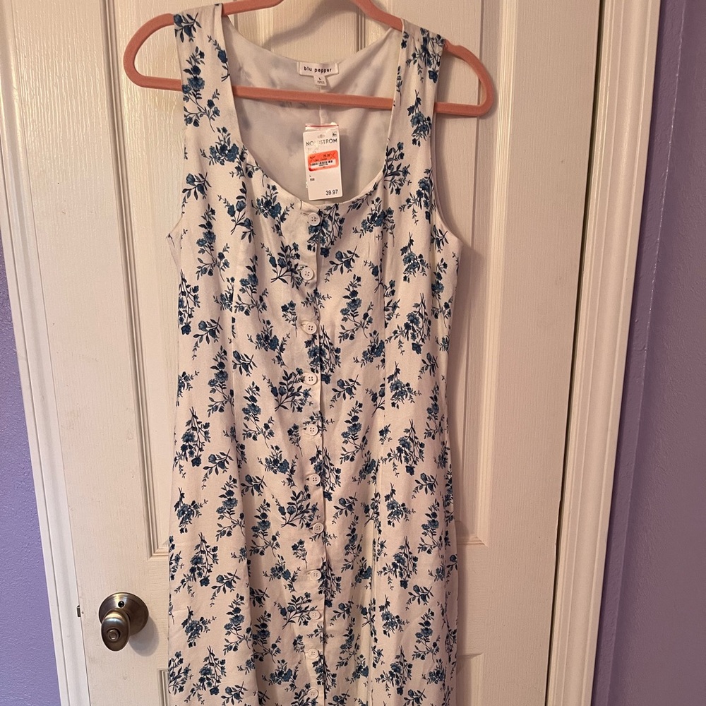 Sleeveless button down dress. New with tags!
